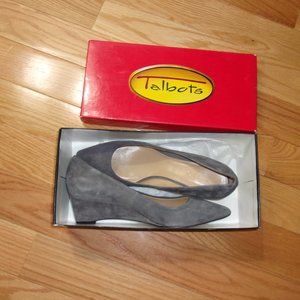 MAKE AN OFFER MUST SELL TALBOTS HEELS SIZE 7.5